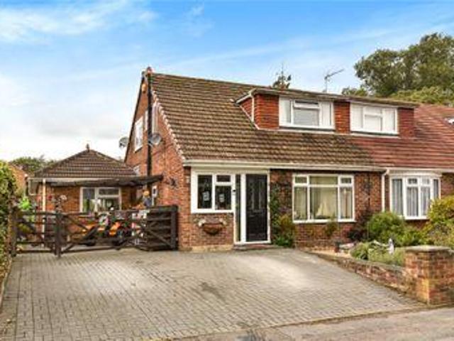 House for sale in Heol-las, Surrey