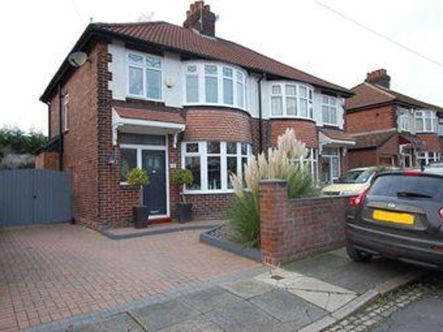 House for sale in Ashton-under-Lyne, Tameside