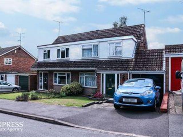 House for sale in Heol-las, Surrey