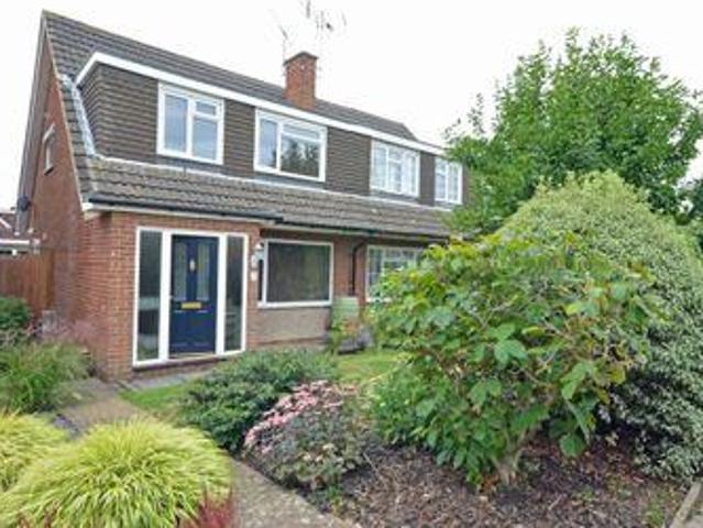 House for sale in Heol-las, Surrey