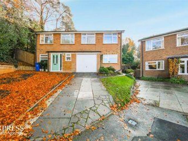 House for sale in Ascot