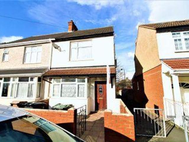 House for sale in Luton