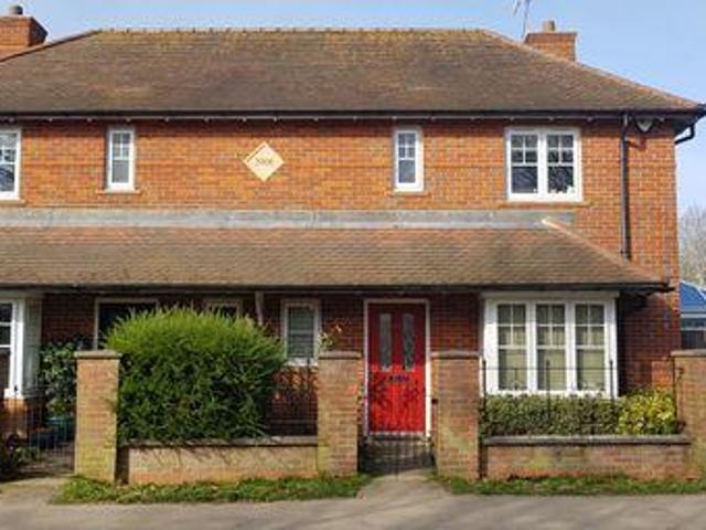 House for sale in Hillview, Surrey