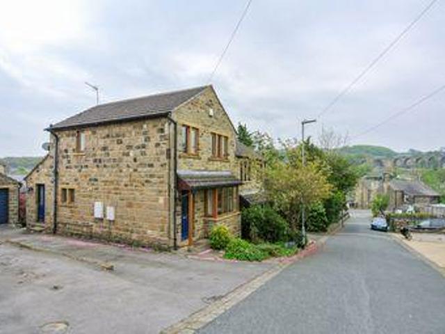 House for sale in Huddersfield, West Yorkshire