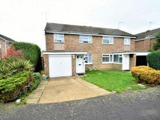 House for sale in Heol-las, Surrey