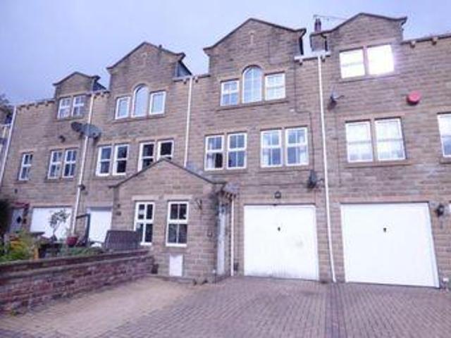 House for sale in Huddersfield, West Yorkshire