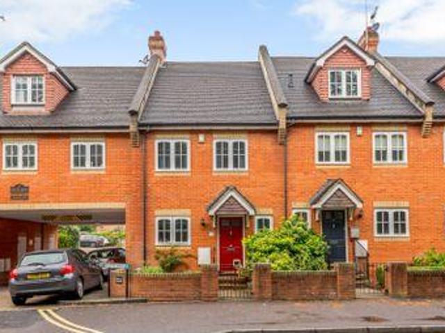 House for sale in Ascot