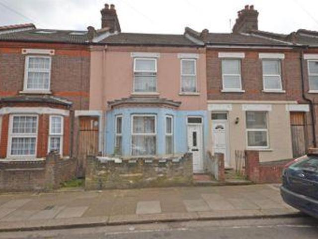 House for sale in Luton