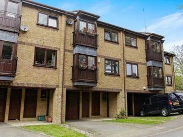House for sale in Hillview, Surrey
