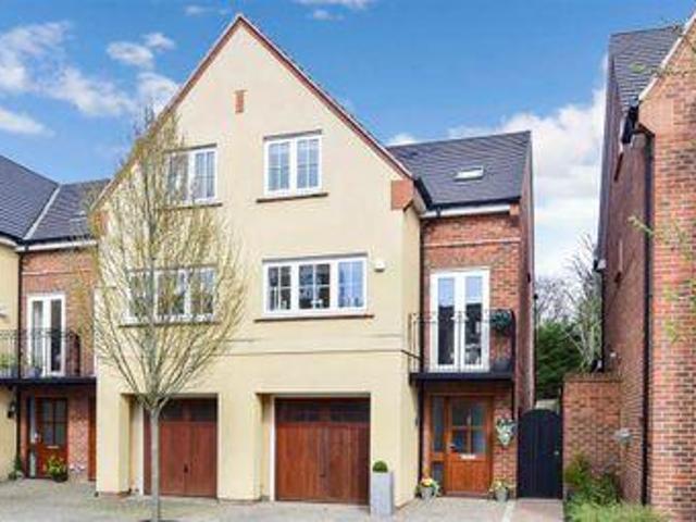 House for sale in Pachesham Park, Surrey