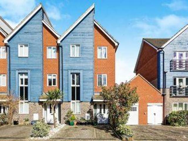 House for sale in Oad Street, Kent