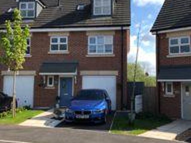 House for sale in Ashton-under-Lyne, Tameside