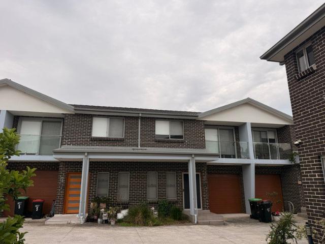 Townhouse for rent in Casula, Sydney