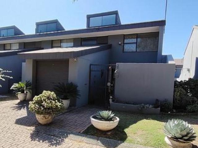 Townhouse for sale in Oranjeville, Free State