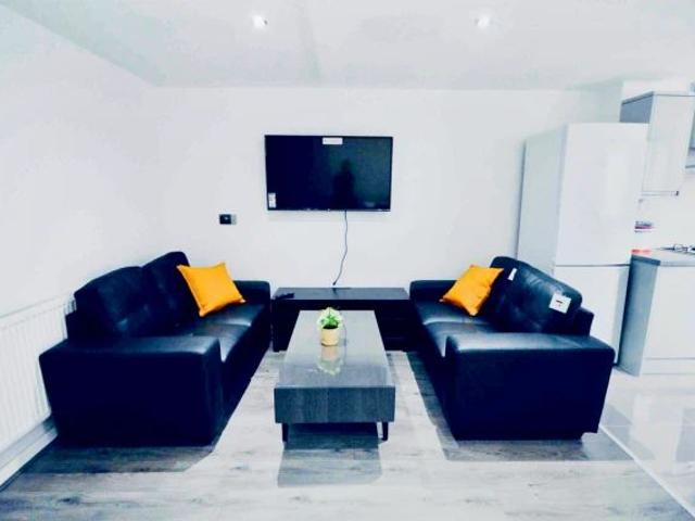 Apartment for rent in Kensington, Calderstones