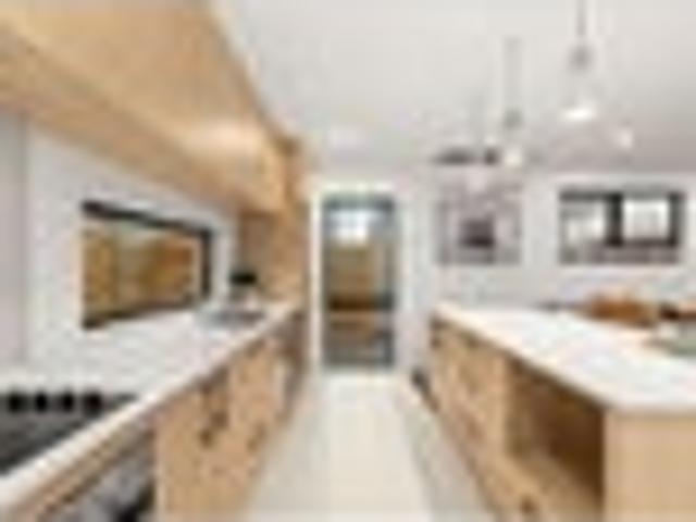 Townhouse for sale in Addington, Canterbury