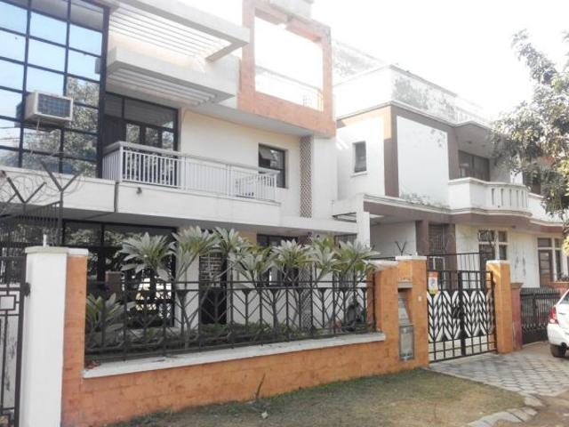 House for sale in Hariana