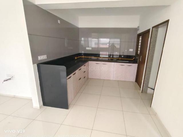Flat for rent in Adalaj, Gujarat