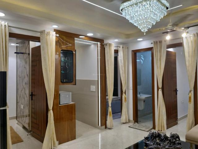 Flat for sale in West Delhi, Deri