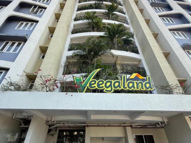 Flat for sale in Eroor, Thrippunithura