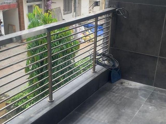 Flat for sale in West Delhi, Deri