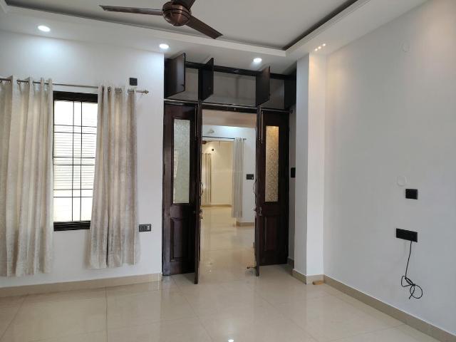 Flat for rent in South Delhi, Deri