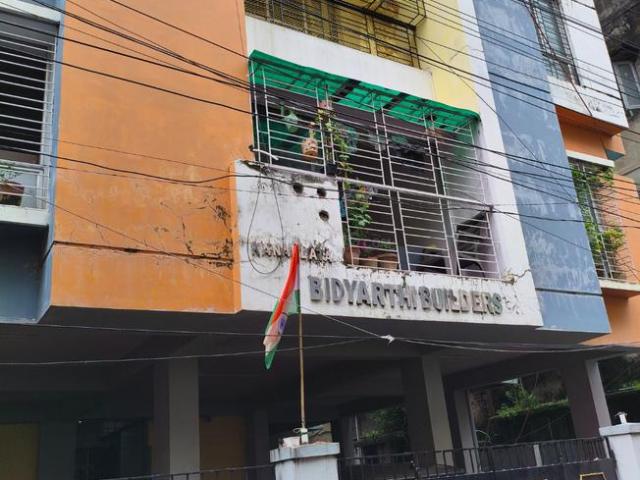 Flat for sale in Lake Gardens, Kolkata