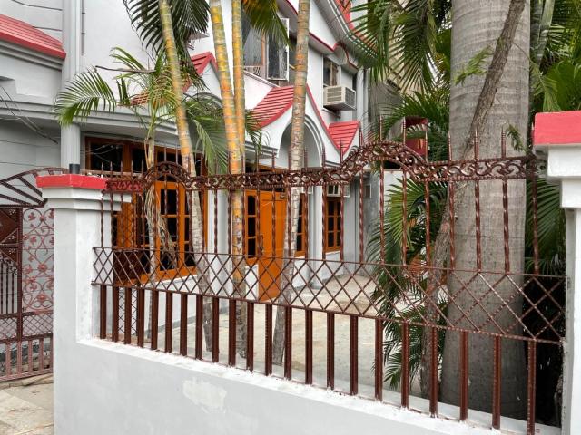 Flat for sale in North Delhi, Deri