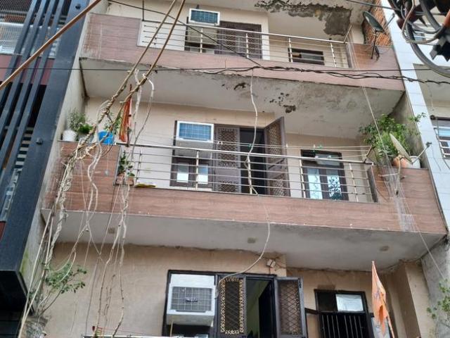 Flat for sale in West Delhi, Deri