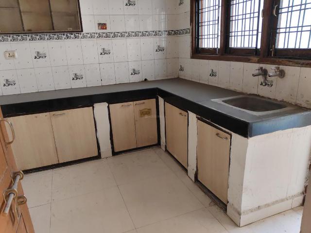 Flat for sale in Madya