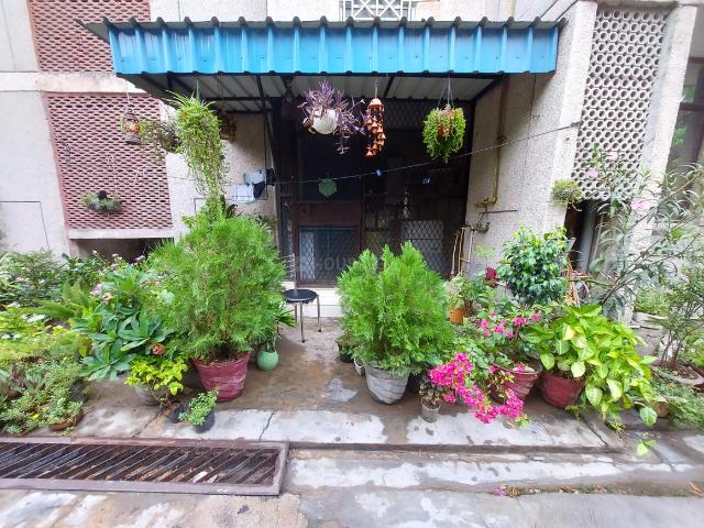 Flat for sale in South West Delhi, Deri