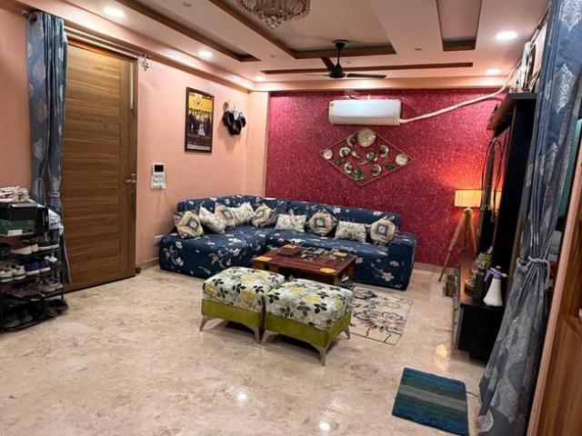 Flat for sale in South West Delhi, Deri