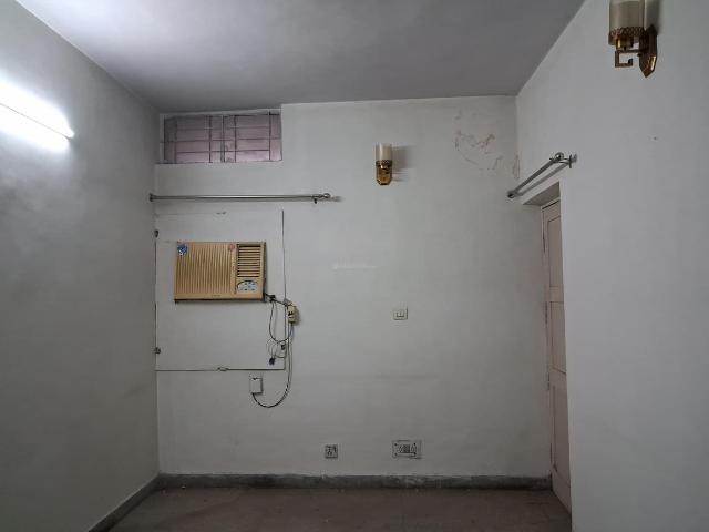 Flat for sale in West Delhi, Deri