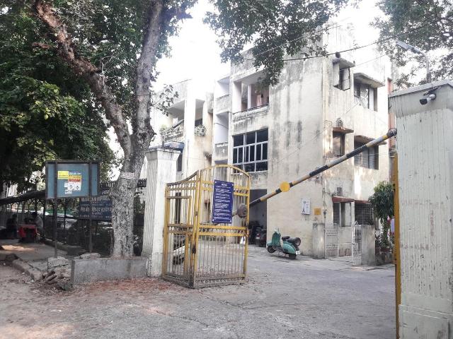 Flat for sale in West Delhi, Deri