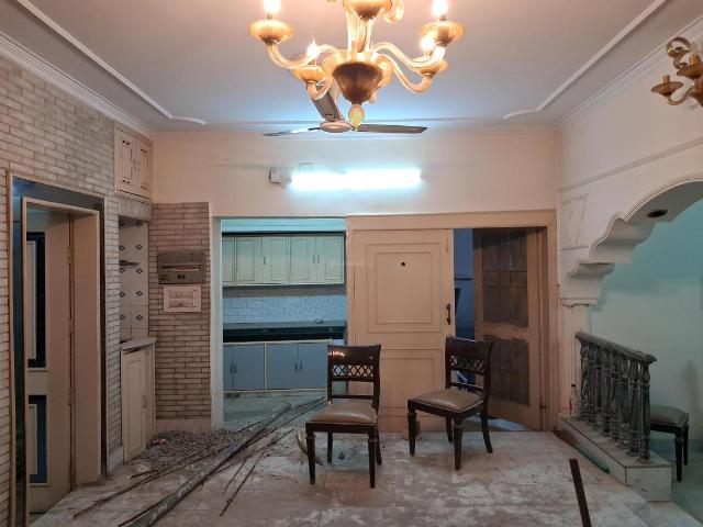 Flat for sale in West Delhi, Deri