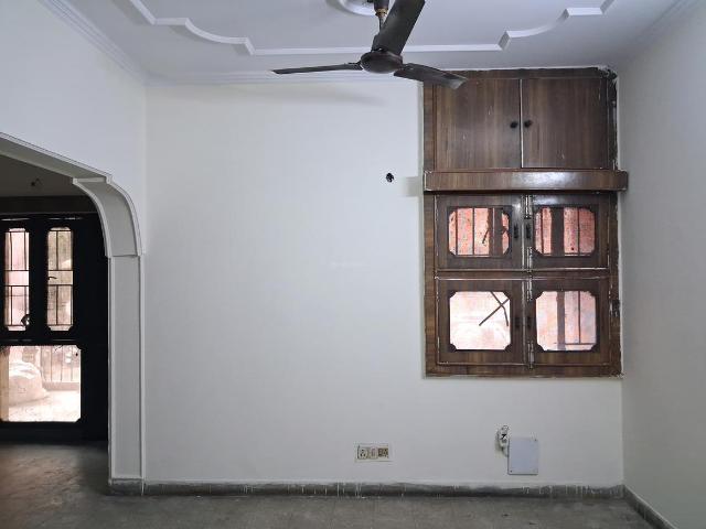 Flat for sale in West Delhi, Deri