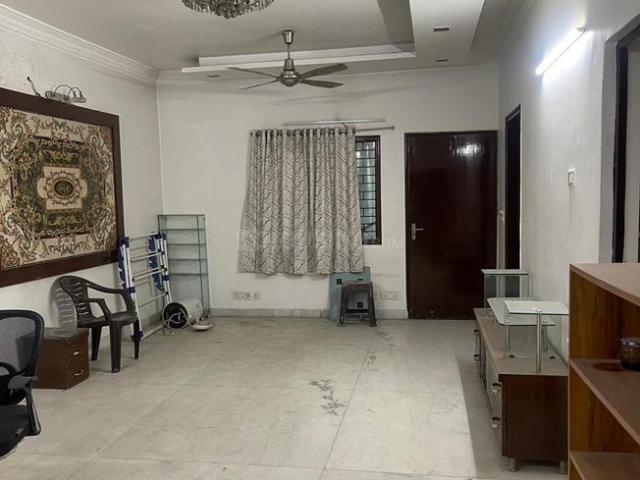Flat for sale in Paschim Vihar, Delhi