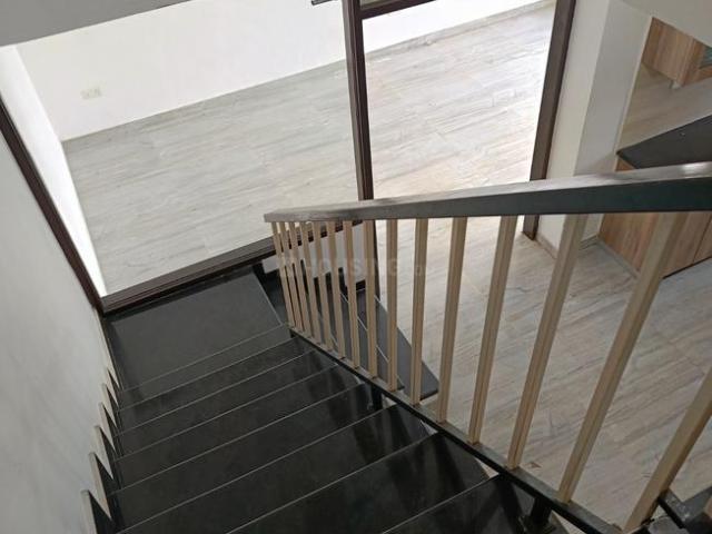 Flat for sale in East Delhi, Deri