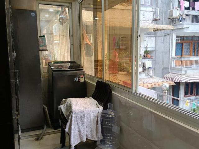 Flat for sale in East Delhi, Deri