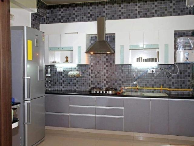 Flat for rent in Sarkhej, Gujarat