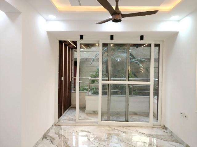 Flat for sale in South West Delhi, Deri