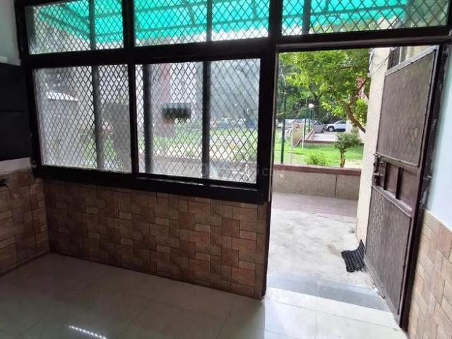Flat for sale in South West Delhi, Deri