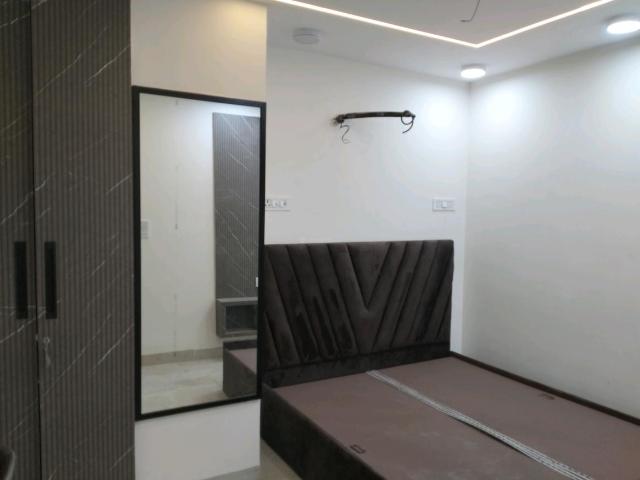 Flat for sale in North Delhi, Deri