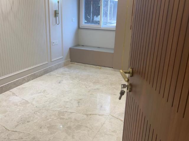 Flat for sale in North Delhi, Deri