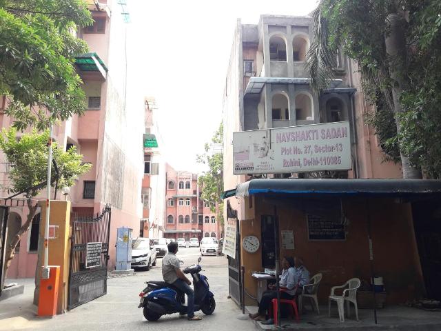 Flat for sale in North Delhi, Deri