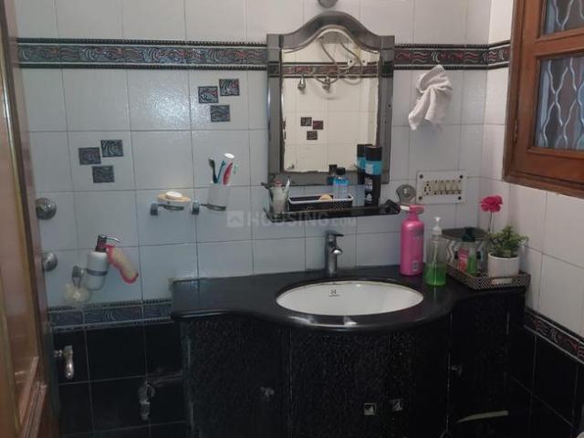 Flat for sale in North Delhi, Deri