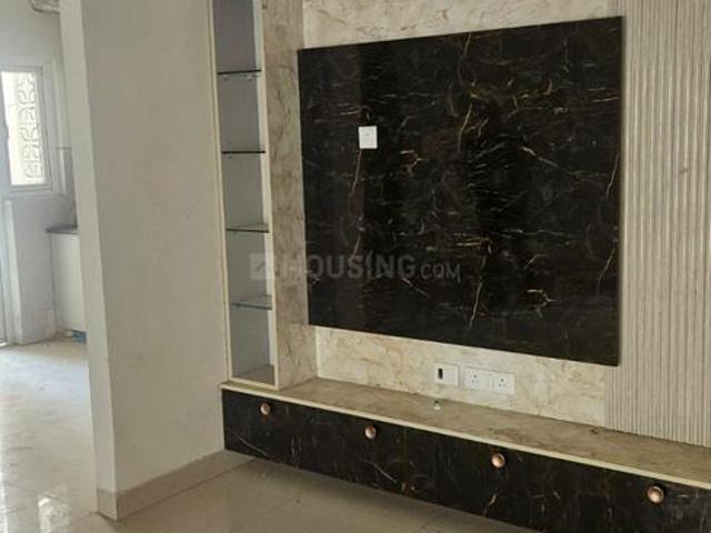 Flat for rent in Momnathal, Noida