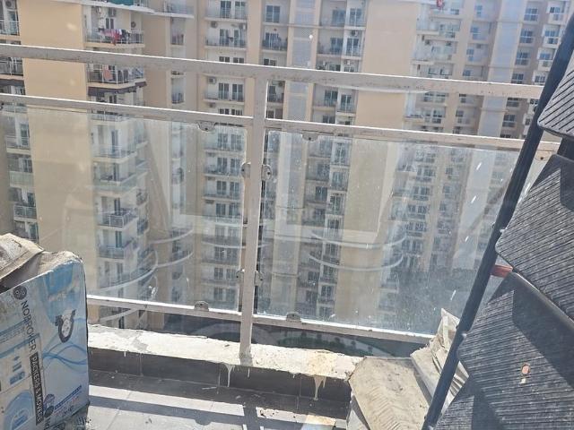 Flat for rent in Momnathal, Noida