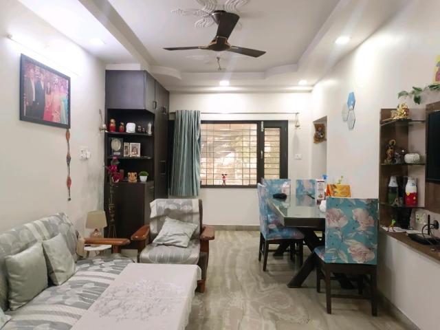 Flat for sale in North Delhi, Deri