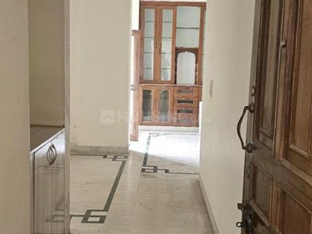 Flat for rent in Deri